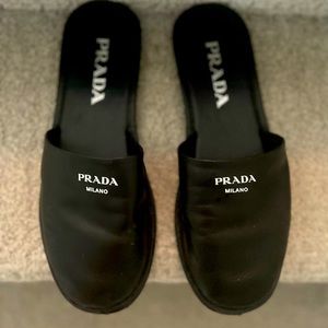 New Prada Shoes - Size 8
Never worn: perfect for end of summer / fall fashion 🖤